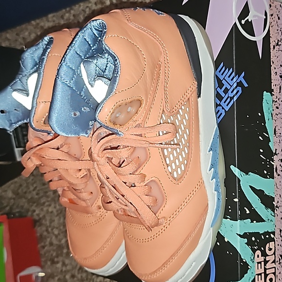 Kids Retro Jordans - Picture 2 of 5